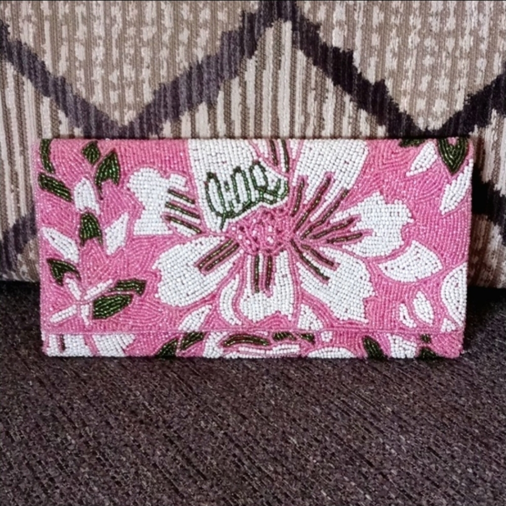 🐚RARE Lilly Pulitzer🐚 - Shell Shocked Glass Beaded Clutch